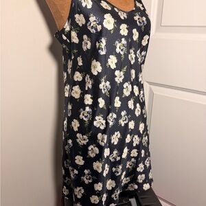 100% Silk Cinq à Sept Size 6 Tossed Poppies Floral Print Minidress